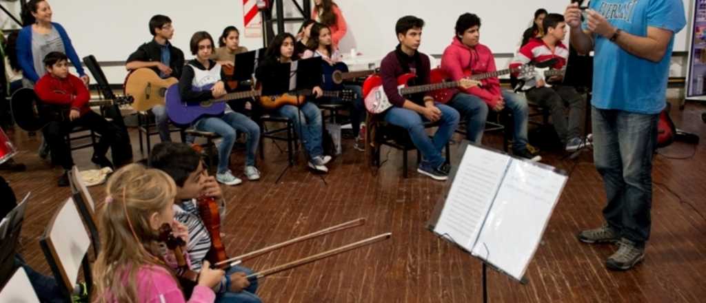 Mendoza abrió cuatro escuelas artísticas vocacionales