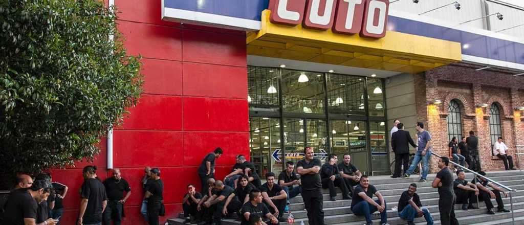 Coto busca empleados y paga hasta $247 mil por mes 