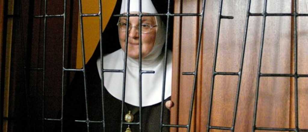 Despu&eacute;s del video, llegaron los memes de las monjas de Jos&eacute; L&oacute;pez