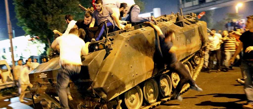 Ya son 103 militares por el golpe de estado en Turquía