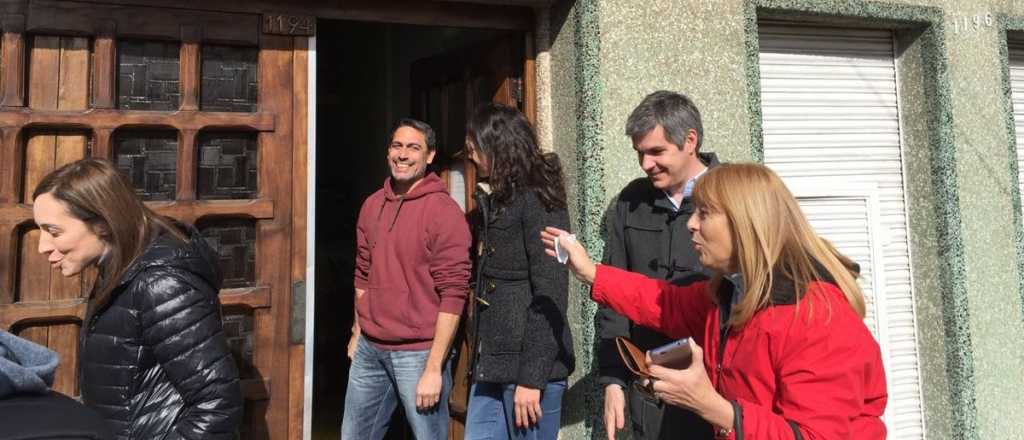 En el peor momento, Cambiemos sale a timbrear