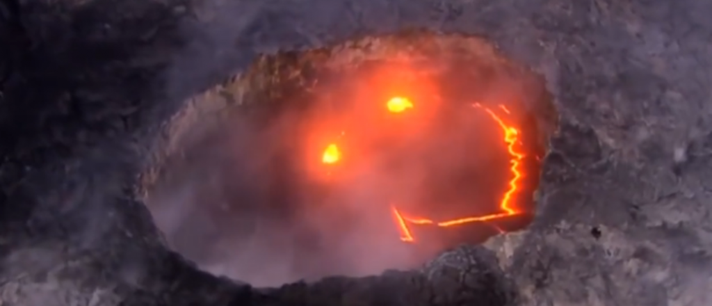 Apareci&oacute; una sonrisa en medio de un volc&aacute;n en erupci&oacute;n