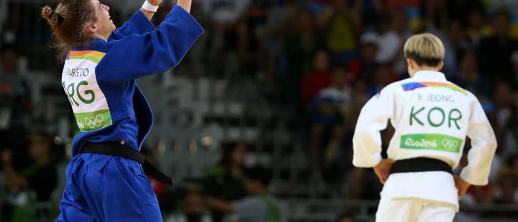 En fotos y videos: la emoci&oacute;n de Paula Pareto en la premiaci&oacute;n