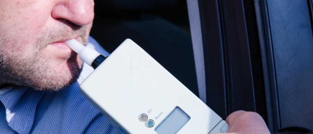 Un camionero manejaba borracho a alta velocidad por el Acceso Este