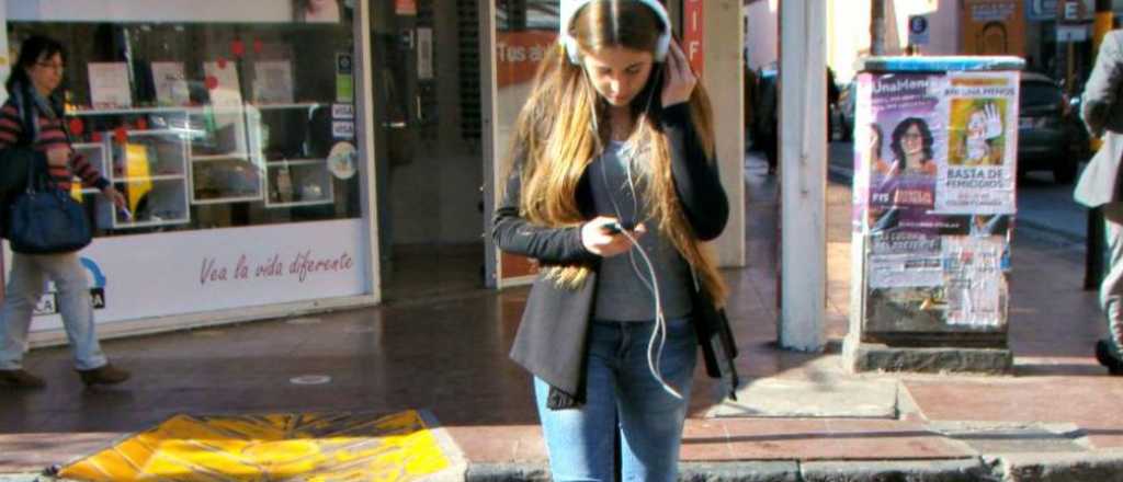 No se podrá cruzar la calle hablando por celular