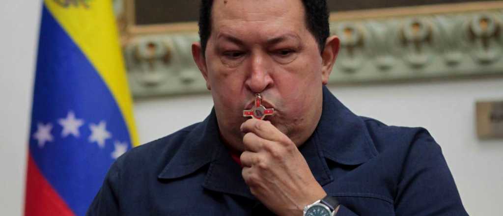 Hablando de espías: dicen que Chávez murió dos meses antes