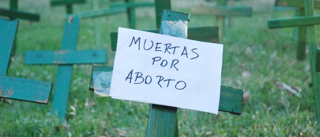 El médico que "domina" el negocio del aborto en Mendoza