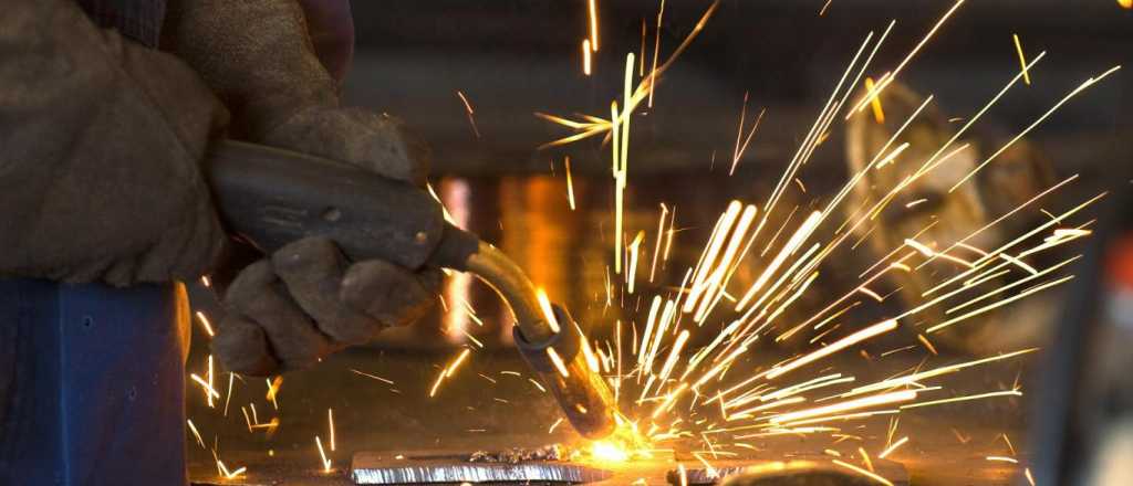 Metalúrgicos acordaron 36% de aumento y cláusula gatillo