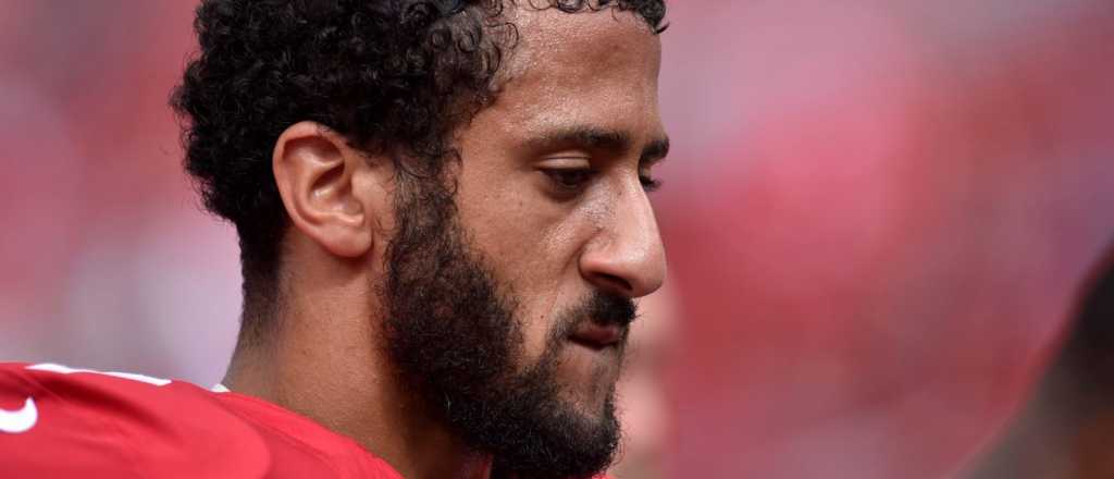 Un jugador de la NFL no cantó el himno y explotó la polémica
