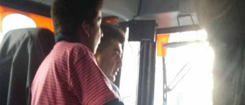 El colectivero que hizo feliz a un ni&ntilde;o con un regalo