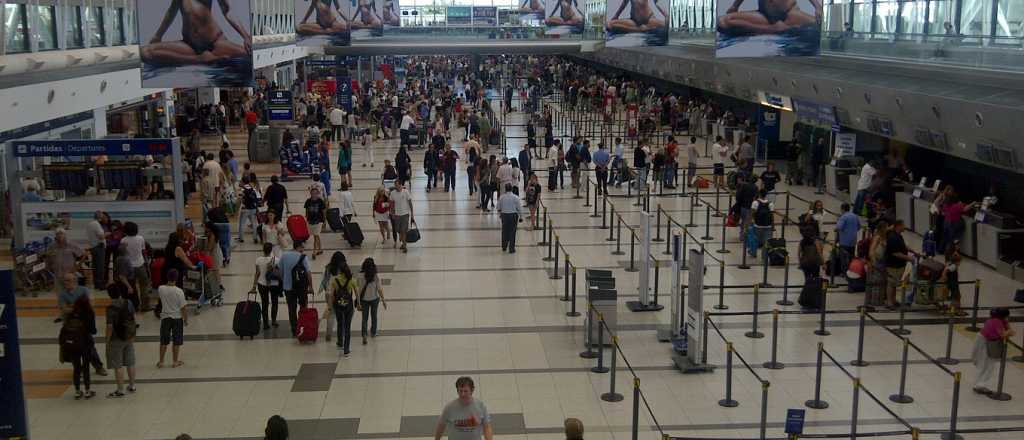 Tres vuelos afectados en Mendoza por el reclamo de los pilotos