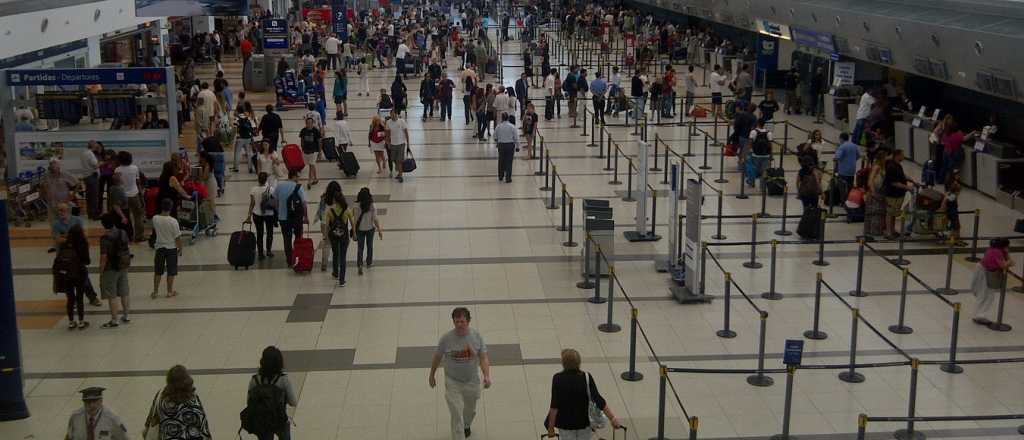 Demoras en Ezeiza y Aeroparque por mal tiempo