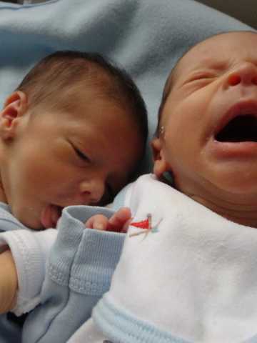 La foto de dos bebés gemelos que 