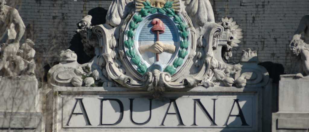 Detienen a funcionarios de Aduana por contrabandear simulando mudanzas