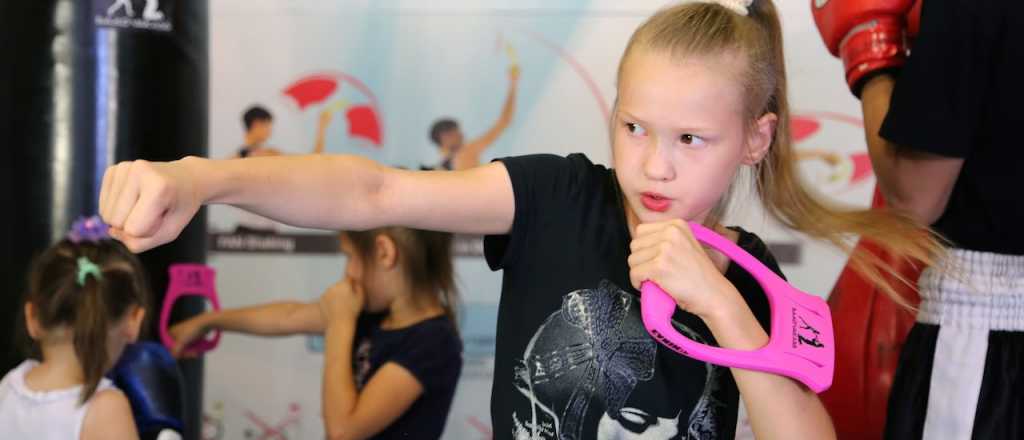 As&iacute; entrena la ni&ntilde;a que derriba &aacute;rboles con sus pu&ntilde;os