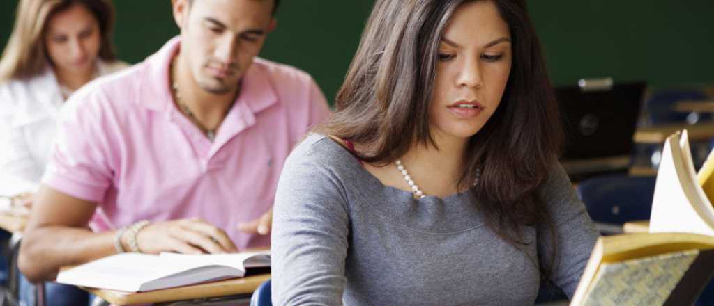 Universitarios denuncian quita del plan Progresar