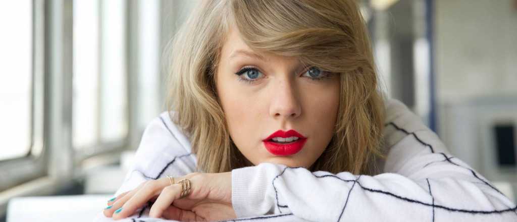 Taylor Swift se mete de lleno en "50 sombras de Grey"