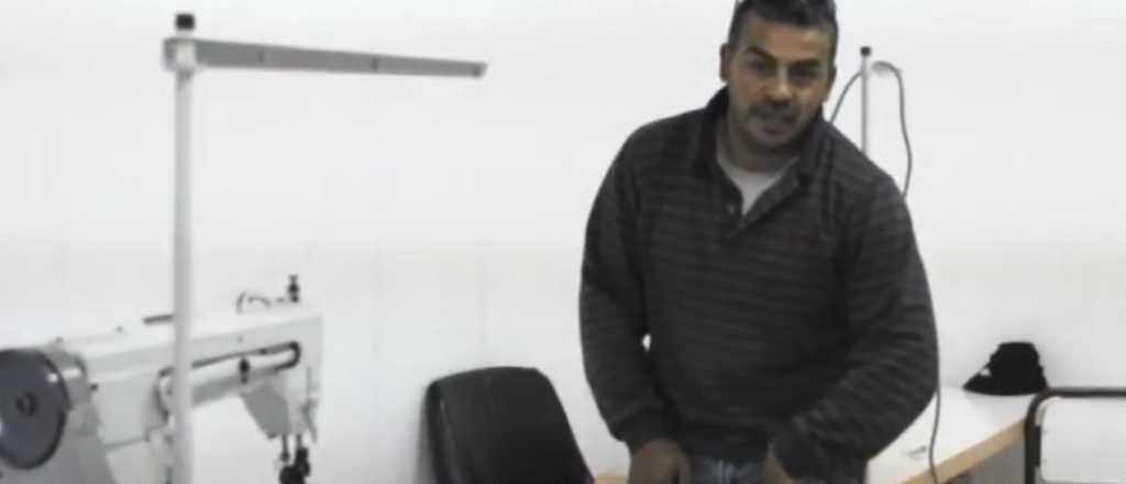 Conocé al mendocino que con basura crea calzado de diseño