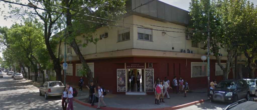 Video: brutal pelea de dos alumnas a la salida del colegio