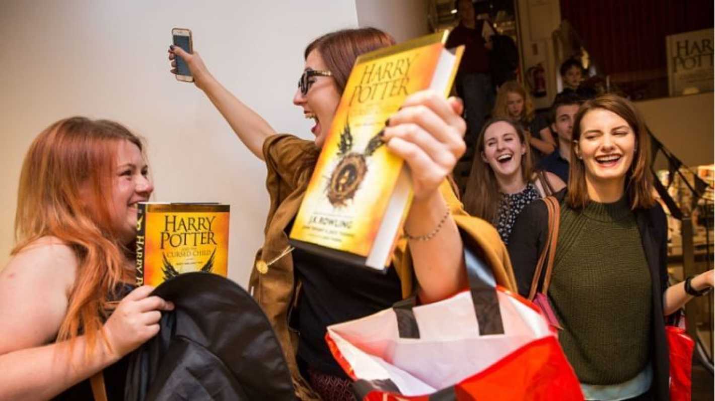 Resultado de imagen de a autora de Harry Potter liberó los derechos de sus libros para docentes de todo el mundo