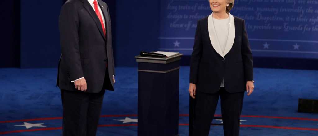 Antes del debate con Hillary, Tump denunció a Bill Clinton por violador