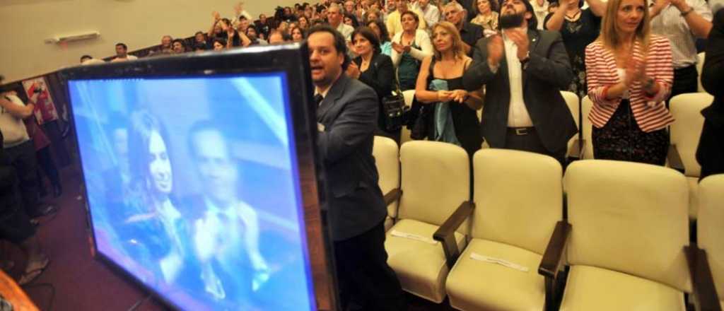 Le quitan el nombre Néstor Kirchner a una sala de Radio Nacional Córdoba