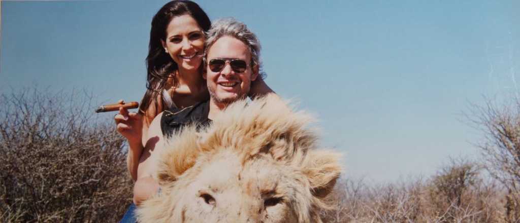 Polémicas fotos de Vanucci y Garfunkel matando leones en África