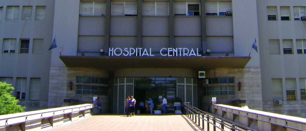 Aislaron a 21 personas en el Hospital Central por la médica con coronavirus