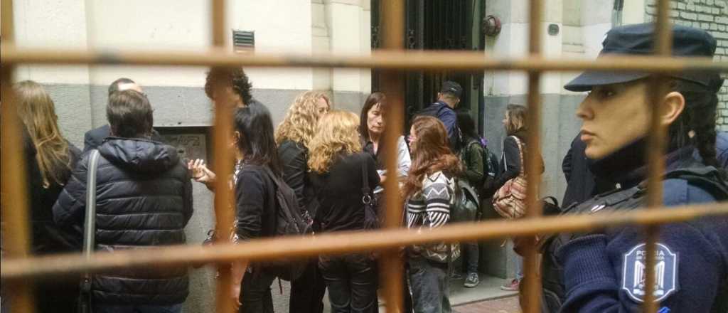 Embarazo policial: perder el trabajo por tener un hijo